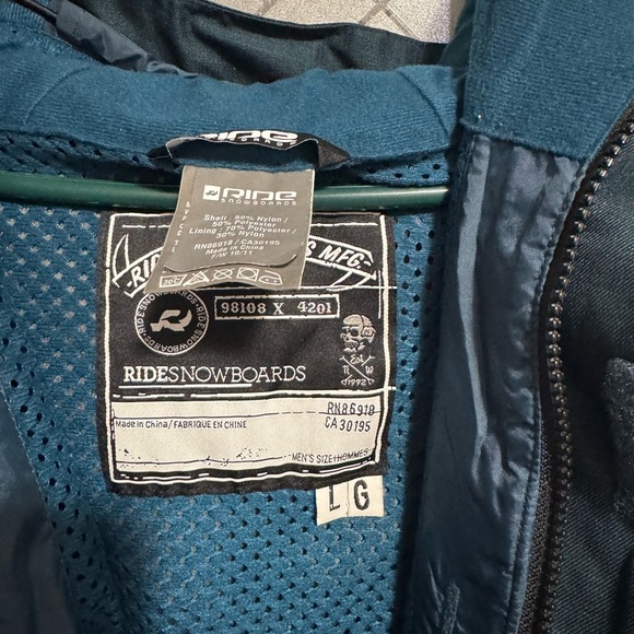 Men's Ride Snowboard Jacket - Picture 2 of 13